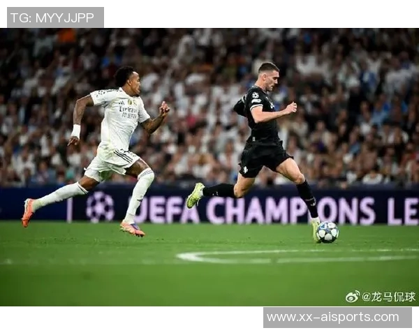 意天空：在对阵皇马的欧冠比赛中，尤文可能继续使用四后卫阵型